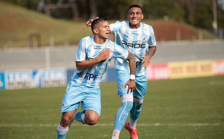 17° - Londrina (35 pontos) - 32 jogos - Chance de título: 0% - Acesso à Série A: 0% - Rebaixamento: 55,1%.