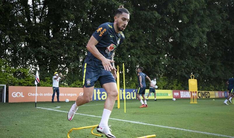 Alex Telles (28 anos) - Lateral-esquerdo - Clube atual: Manchester United - Foi revelado pelo Juventude, atuou e se destacou pelo Grêmio em 2013 e no ano seguinte já foi negociado com o Galatasaray (TUR). Em 2016 foi para o Porto, onde foi muito bem e chamou a atenção do Manchester United (ING), que o contratou em 2020. 