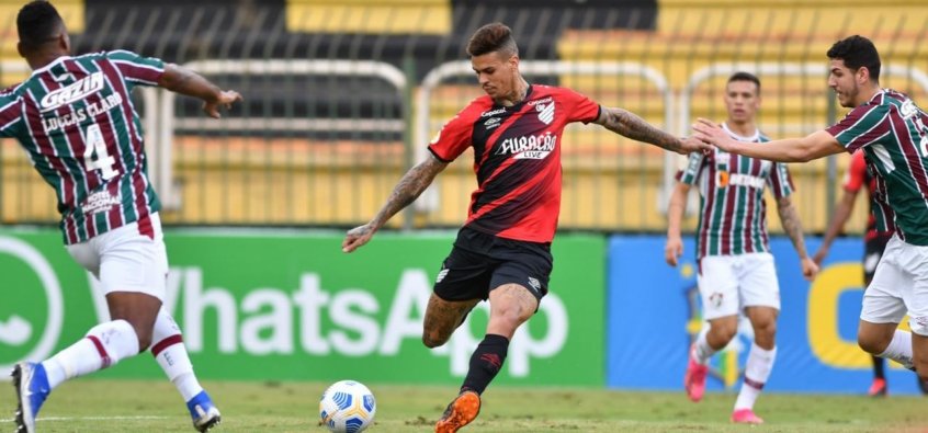 FECHADO - O Athletico-PR divulgou nota oficial na madrugada desta quinta-feira para informar que rescindiu o contrato do volante Richard. O jogador havia sido emprestado pelo Corinthians e agora foi devolvido ao clube paulista, com o qual o atleta tem vínculo até o final do próximo ano. O rompimento do compromisso com o Furacão ocorreu por causa de um ato de indisciplina.