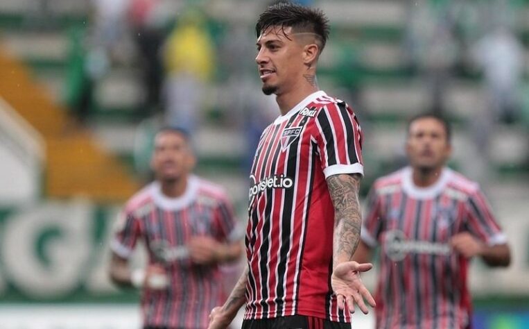 MELOU - O São Paulo negou uma investida do Internacional pelo atacante Emiliano Rigoni. O Colorado consultou o Tricolor para uma possível negociação, mas o clube do Morumbi não tem intenção de liberar o jogador no momento. 