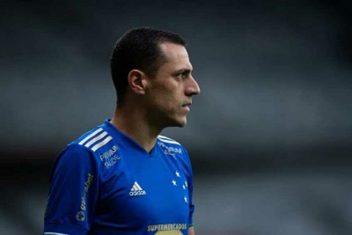 Rômulo (meia / 35 anos) – o brasileiro está sem clube desde que deixou o Cruzeiro em janeiro de 2023