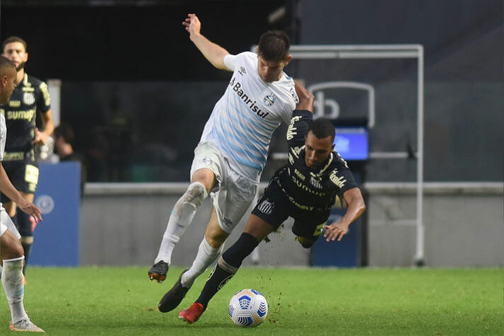 GRÊMIO - O clube gaúcho enfrentou o Santos em busca do empate. Os zagueiros Ruan e Kannemann foram importantes para segurar o adversário até o final do jogo. Ferreira entrou muito bem no segundo tempo. Já Rafinha e Diego Souza tiveram participações discretas.