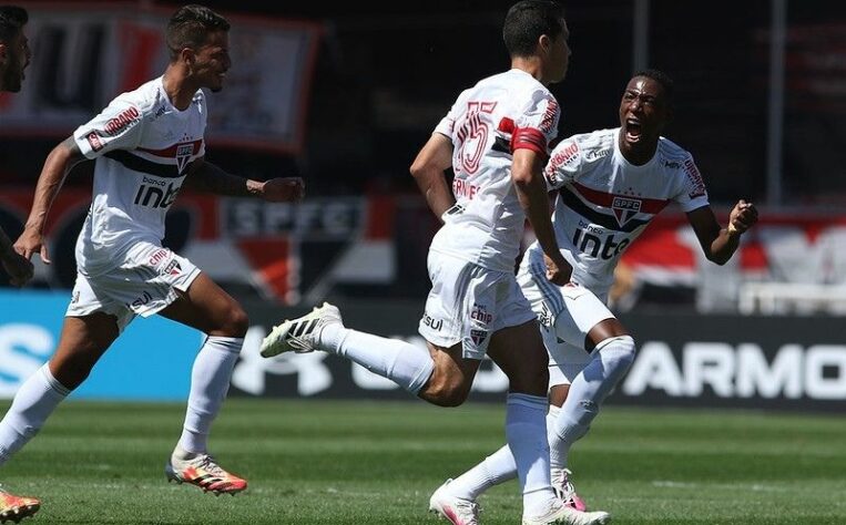 O último encontro entre as duas equipes no Morumbi aconteceu na última temporada, com portões fechados devido à pandemia de Covid-19. O São Paulo venceu por 2 a 1, com gols de Hernanes e Brenner. Ramiro fez o desconto corintiano.