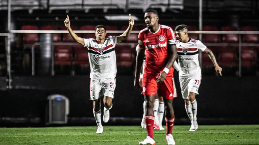 Em partida válida pela 29ª rodada do Campeonato Brasileiro, o São Paulo recebeu o internacional no Morumbi e venceu por 1 a 0, com gol de Gabriel Sara. Veja as notas dos jogadores do Tricolor e os pontos positivos e negativos do Colorado. (feito por Rafael Marson)