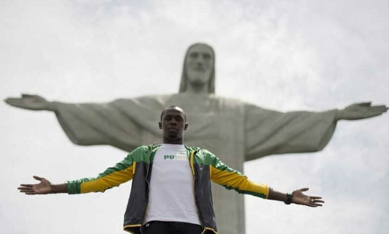 Ninguém menos que Usain Bolt, um dos maiores velocistas de todos os tempos, também esteve no Cristo Redentor nas Olimpíadas de 2016.