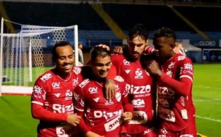 13° - Vila Nova (38 pontos) - 30 jogos - Chance de título: 0% - Acesso à Série A: 0,11% - Rebaixamento: 2%.