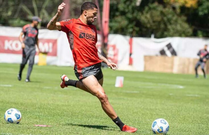 VITOR GABRIEL - DESCE - Diferentemente de Lázaro, Vitor Gabriel teve mais oportunidades de iniciar jogos, e não teve bom desempenho. Também é jovem e tem futebol para ser desenvolvido, mas, no momento, está em nível bem abaixo dos principais nomes de ataque do Flamengo.
