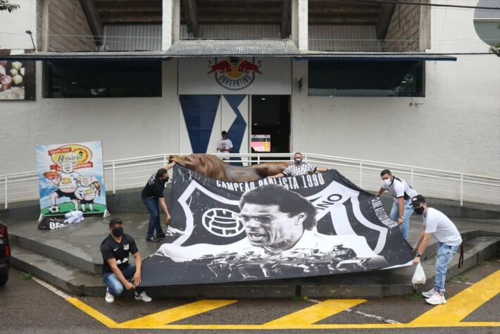 Ídolo do clube, o técnico Vanderlei Luxemburgo também foi homenageado. Luxa foi campeão brasileiro da Série B em 1989 e campeão paulista de 1990.