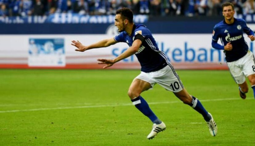 Bentaleb (meia) - 26 anos - Sem clube desde julho de 2021 - Último clube: Schalke 04 - Valor de mercado: 1,8 milhões de euros (R$ 11,88 milhões).