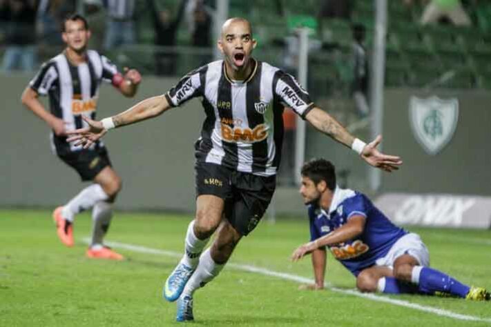 Diego Tardelli - Atacante - 37 anos - Último clube: Santos - Sem time desde janeiro de 2022 - Ídolo do Atlético-MG, já atuou pela Seleção Brasileira e fez carreira na China.