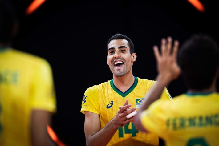 Douglas Souza, jogador de vôlei do Vibo Valentia (ITA) e da Seleção Brasileira: "Não dá, em pleno 2021, as pessoas acharem que liberdade de expressão é você ser homofóbico". (via redes sociais)