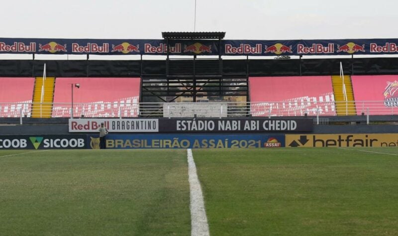 Arquibancadas do Nabi Abi Chedid mostram a marca da Red Bull e o novo programa de sócio torcedor, o Red Bull Bragantino Experience.