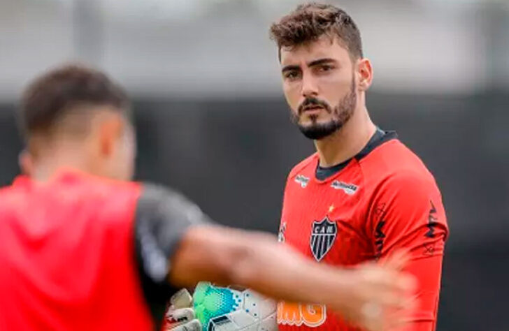 ESQUENTOU - O São Paulo está próximo de assinar contrato com o goleiro do Atlético-MG, Rafael, 33 anos. A informação foi divulgada inicialmente pelo jornalista Jorge Nicola e confirmada pelo LANCE! por fontes da cúpula dos dois clubes. A negociação vai custar cerca de R$ 5 milhões ao Tricolor. A chegada do arqueiro ao São Paulo ocorreu após pedido de Rogério Ceni.