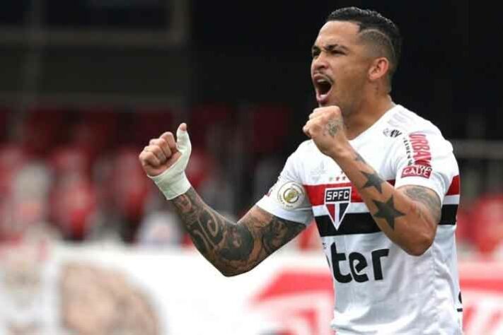 Retornando de lesão, Luciano ainda não conseguiu voltar de forma fixa ao time titular no São Paulo. Após bons jogos em 2020 e 2021, o atacante tem sido opção para o segundo tempo para Rogério Ceni.