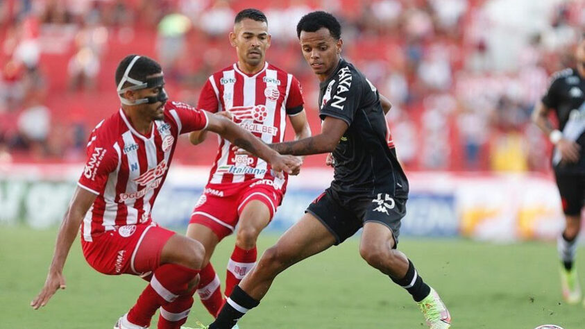 O Vasco iniciou o ano com a missão de subir para a Série A do Campeonato Brasileiro. A equipe não conseguiu o acesso no ano anterior e amargou o segundo ano consecutivo na Série B.