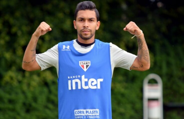 Petros (volante) - 32 anos - Sem clube desde outubro de 2021 - Último clube: Al-Nassr - Valor de mercado: 2 milhões de euros (R$ 12,39 milhões).