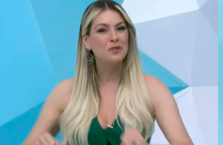 Publicou em seu perfil no Instagram meme que mostra Denilson ao seu lado na Band, e em outro momento o comentarista com Vittar na Globo. "Internet sua danada! Recebi umas dez vezes esta publicação, hoje. E, na real, chorei de rir. Sempre serei do time da zoeira", diz na legenda da foto que continua no perfil da apresentadora. 