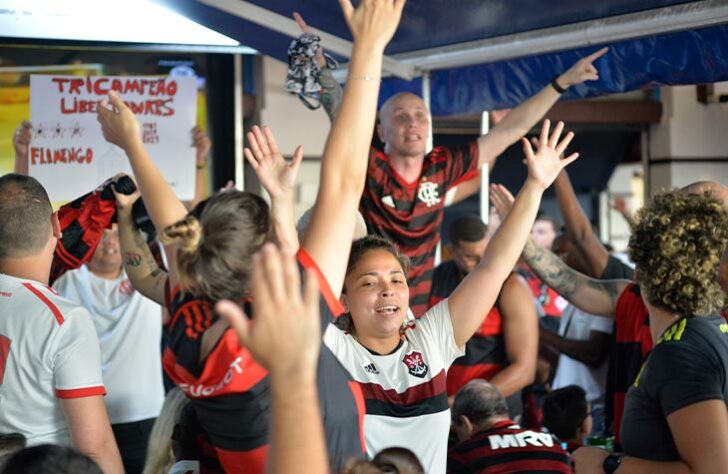 Torcida do Flamengo no aguardo do jogo, no Rio de Janeiro.