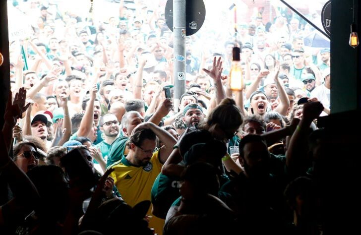 Torcida do Palmeiras no aguardo do jogo, em São Paulo.