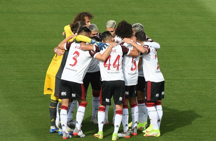 Time do Flamengo na concentração.