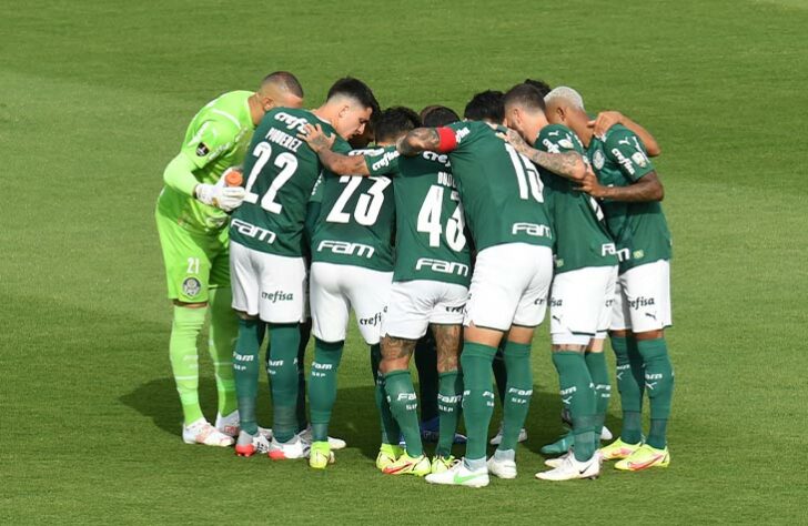 Time do Palmeiras na concentração.