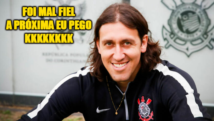 Goleiro errou na saída de bola no primeiro gol do time cearense e acabou sendo eleito pelos corintianos como vilão da derrota por 2 a 1. Desempenho do ídolo nas últimas partidas não tem agradado e torcedores têm brincado que a titularidade só se mantém devido às defesas de 2012. Confira! (Por Humor Esportivo)