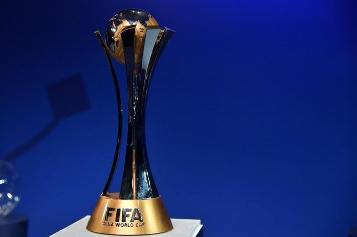 A Globo e o SporTV transmitiam com exclusividade o Mundial de Clubes da Fifa, até que, na edição de 2021, disputada neste ano, a Band adquiriu os direitos do torneio.