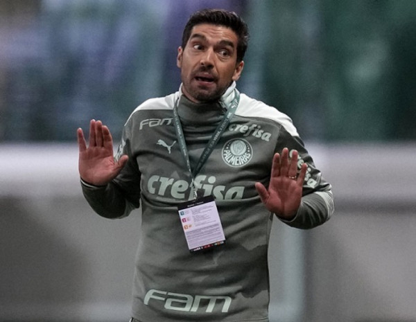 Gangorra no Brasileirão - Com fases muito ruins e outras extremamente positivas, a reta final do campeonato para o Palmeiras teve desde jejum de sete partidas sem vitórias, Abel muito questionado por parte da torcida, jogador discutindo com torcedor (Luiz Adriano), até seis triunfos consecutivos. 