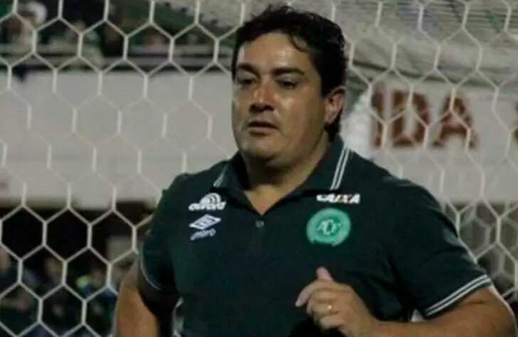 Sergio Luís Ferreira de Jesus, o Serginho (43 anos) - massagista