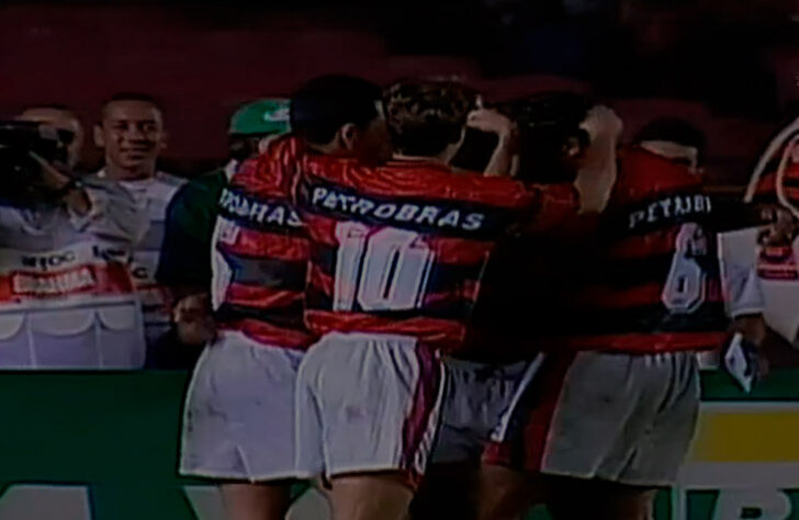JOGO DE IDA DA COPA DO BRASIL DE 1997: dois anos antes, as equipes haviam medido forças na semifinal da Copa do Brasil. No jogo de ida, no Maracanã, o Flamengo levou a melhor por 2 a 0.