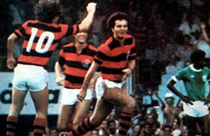 CAMPEONATO BRASILEIRO DE 1980: uma das goleadas mais acachapantes do Flamengo sobre o Palmeiras aconteceu no Brasileirão daquele ano. O Rubro-Negro venceu o Alviverde por 6 a 2, com gols de Toninho Baiano, Zico (2), Tita (2) e Nunes. O Fla deu um show no Maracanã diante de mais de 70 mil torcedores. 