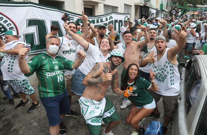 Torcida do Palmeiras no aguardo do jogo, em São Paulo.
