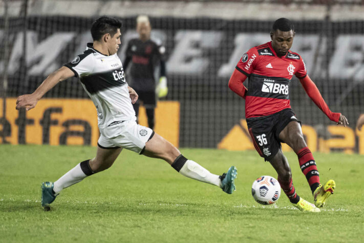 Ramon: o lateral-esquerdo já é um nome conhecido pela torcida rubro-negra. O jogador aproveitou as chances que teve no elenco profissional no último ano e já provou que pode ser o futuro do Flamengo na posição. Ramon tem contrato com o Fla até 30/09/2025.