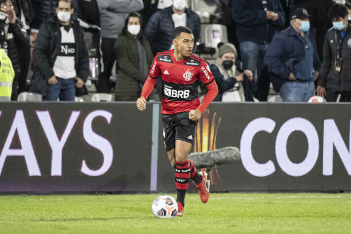 7° - MATHEUZINHO (21 anos - lateral-direito - Flamengo): 14 pontos.