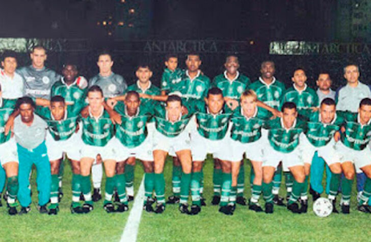 Segunda maior competição da Conmebol de 1998 até 2001, a Copa Mercosul teve o Palmeiras como vencedor da primeira edição. Com 100% de aproveitamento na fase de grupos e o melhor ataque, o Verdão bateu Boca Juniors e Libertad no mata-mata. Na grande final, derrota por 2 a 1 diante do Cruzeiro, mas na partida de volta, Cléber, Oséas e Paulo Nunes marcaram para a equipe de Scolari, que venceu por 3 a 1 e faturou a taça.