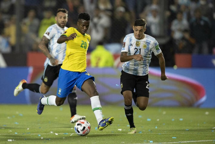 Em novembro de 2021, Neymar sentiu uma lesão no tornozelo esquerdo e desfalcou a Seleção Brasileira em duelo contra a Argentina, em San Juan, pelas eliminatórias da Copa do Mundo. Na ocasião, o jogo terminou 0 a 0. 