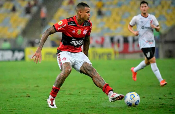 10° lugar: Kenedy (atacante - 25 anos - Flamengo): queda de 3 milhões de euros (R$ 19,4 milhões) / valor de mercado atual: 7 milhões de euros (R$ 45,2 milhões)