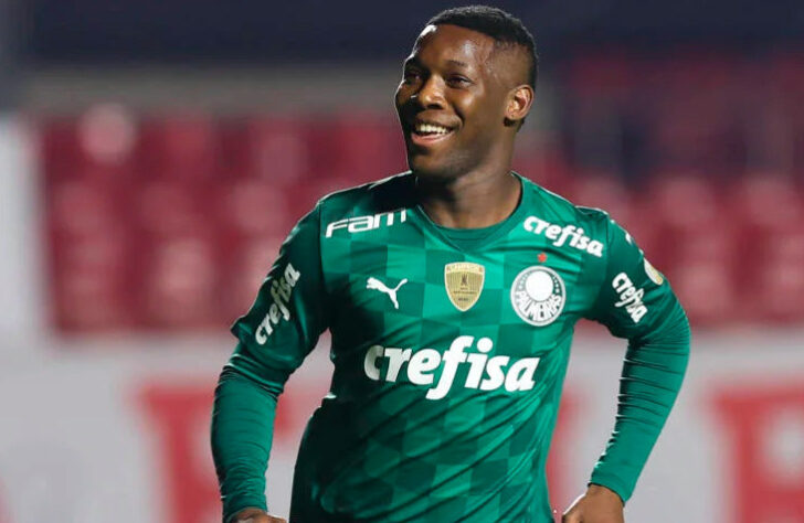 O atleta de 22 anos vale 11,3 milhões de euros (R$ 73,45 milhões) e possui contrato com o Palmeiras até dezembro de 2024.