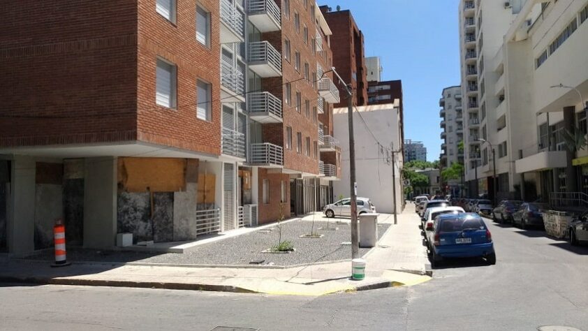 Em frente a essa casa, havia um clube em que Piquerez disputou seus primeiros jogos, sempre com adversários mais velhos e só jogava por ser dono da bola, depois todos queriam jogar com ele. Infelizmente, o campo não existe mais e foi substituído por prédios.