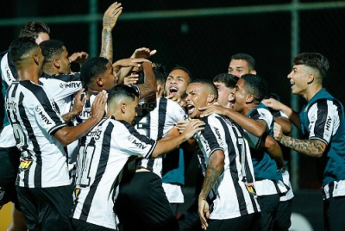 Ainda há os jovens que nem sequer chegaram ao profissional e prometem bastante. A equipe sub-20 do Galo foi campeã do Brasileirão sub-20 da temporada passada e chegou à semifinal do torneio em 2021.