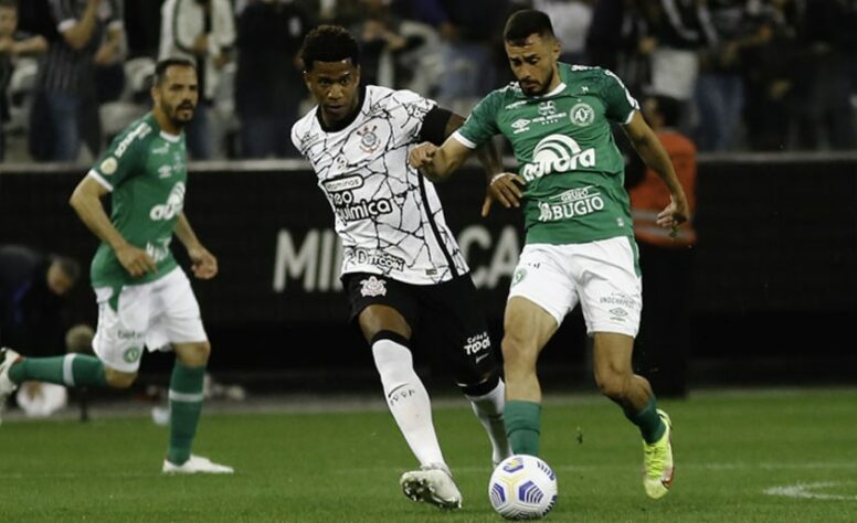 Chapecoense - Sobe: Parou o ataque corinthiano em boa parte do jogo e não deu chances de finalização para o Timão. / Desce: Podia ter aproveitado melhor os contra-ataques e matado o jogo.