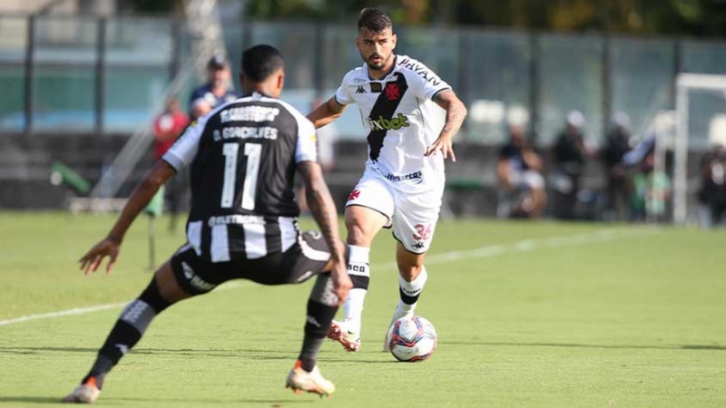 Em tarde desastrosa, o Vasco teve uma péssima atuação e foi goleado por 4 a 0 no clássico contra o Botafogo, em São Januário. Os gols do Glorioso foram marcados por Marco Antônio (2), Rafael Navarro e Diego Gonçalves. Com o revés, o Cruz-Maltino encerra as poucas chances que tinha de ainda sonhar com o acesso e vai permanecer na Série B em 2022. Confira as notas dos jogadores vascaínos. (por Felipe Melo - felipeeduardo@lancenet.com.br).