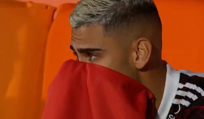 Andreas Pereira, meia do Flamengo, cometeu uma falha histórica no último sábado (27), que contribuiu muito para que seu time perdesse o título para o Palmeiras. Mas ele não é o único "vilão" da história do futebol: confira, nesta galeria, jogadores que ficaram marcados por erros. 