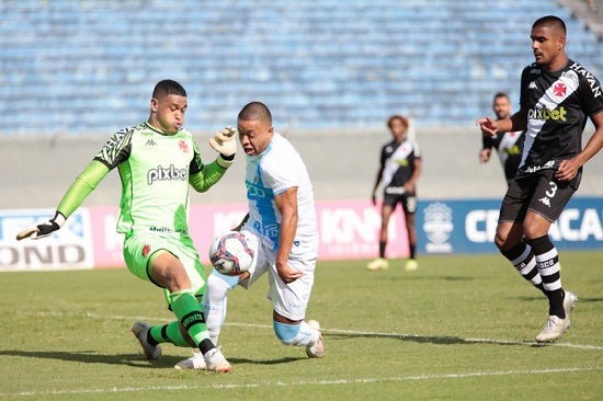 Em mais uma partida sofrível, o Vasco foi derrotado para o Londrina, no Estádio do Café, por 3 a 0, encerrando a temporada de forma melancólica. O time terminou na 10ª posição na Série B e não ficou nenhuma rodada no G4 da competição. As atuações dos jogadores mostram que a colocação é justa. Com a vitória, o Londrina se livrou do rebaixamento para a Série C.