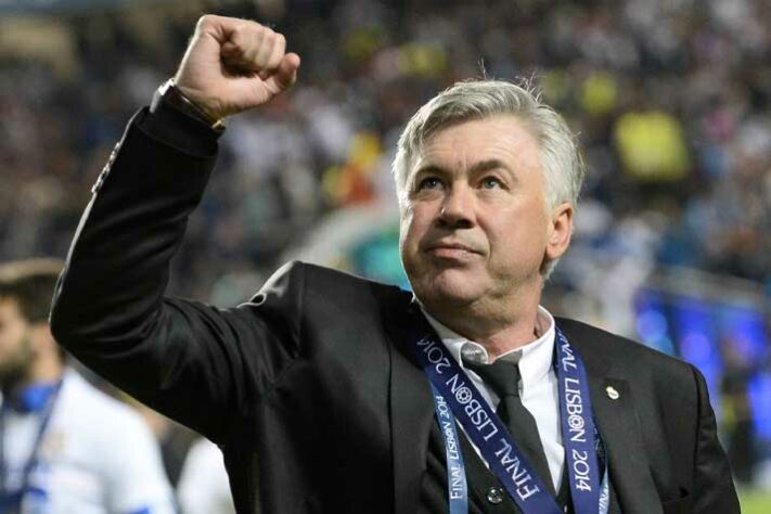 1º - Carlo Ancelotti - Nacionalidade: italiano - Clube na temporada: Real Madrid - Pontuação: 245 pontos