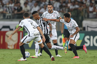 Em jogo válido pela 31ª rodada do Campeonato Brasileiro, o Corinthians pouco conseguiu produzir contra o Atlético-MG e foi derrotado no Mineirão após levar gols em falhas cometidas por Cássio e Renato Augusto. Depois, ainda levou o terceiro gol no fim em uma atuação para esquecer em Belo Horizonte. Confira as notas do Corinthians no LANCE! (por Redação São Paulo).