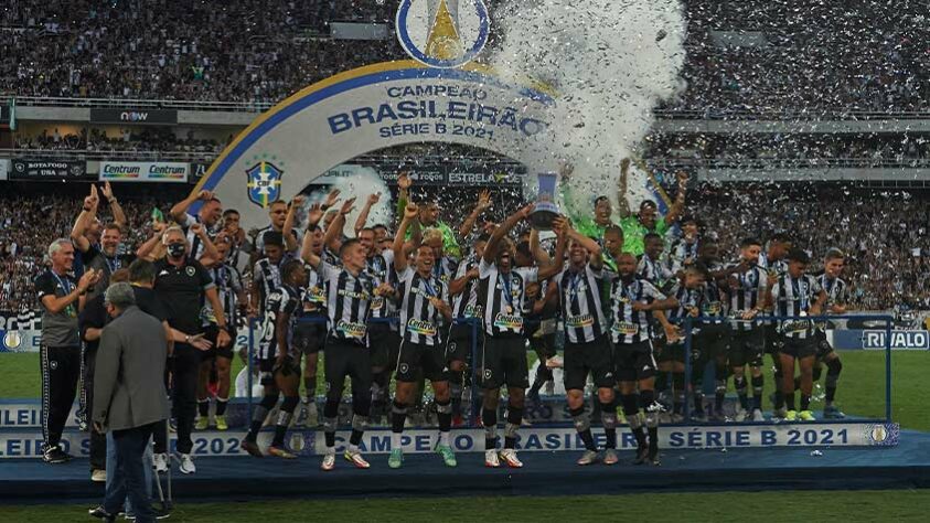 O 2021 do Botafogo teve um sentimento de missão cumprida. Se no início do ano o clube sacramentou o rebaixamento à Série B, no final o Alvinegro conseguiu o tão esperado acesso e teve a campanha coroada com o título do campeonato. O LANCE! relembra o ano do Alvinegro em 12 fotos.