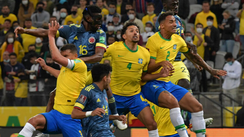 COLÔMBIA: Sobe: Defesa - Apostando no jogo físico, o sistema defensivo colombiano foi muito efetivo negando chances ao Brasil. A equipe Cafeteira quase saiu de campo sem levar gols.// Desce: Contra-ataque- A Colômbia mostrou lentidão na transição ofensiva e não conseguiu aproveitar os espaços cedidos pelo Brasil. A única chance de perigo foi em chute de Luis Diaz.//