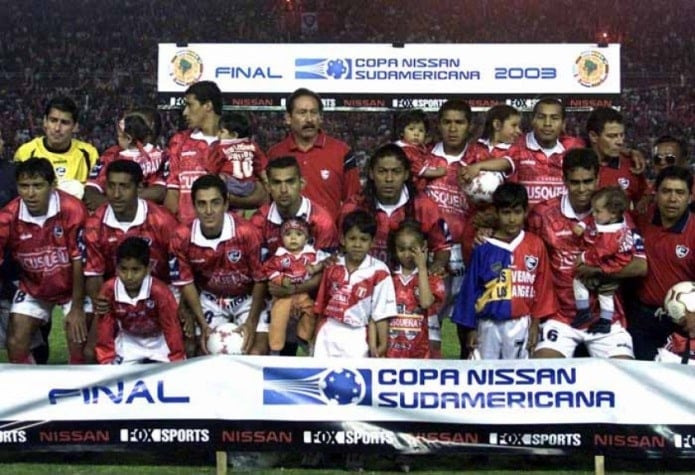 2003 - Cienciano-PER x River Plate-ARG - Campeão: Cienciano-PER