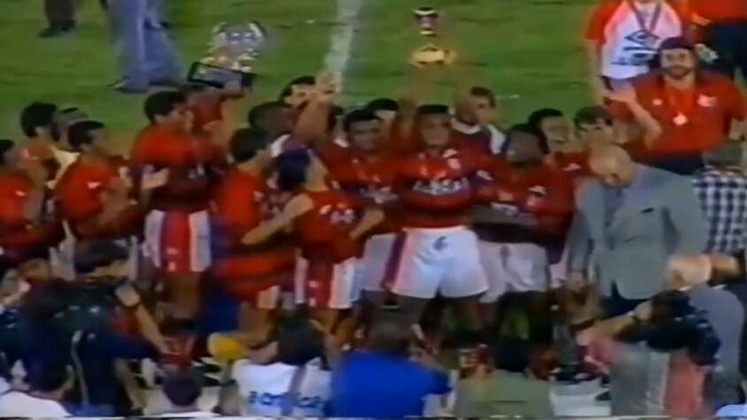 COPA OURO SUL-AMERICANA – Em 1996, o Flamengo conquistava a competição de forma invicta.